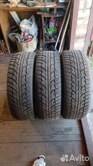 Marshal I'Zen RV Stud KC16 215/60 R17