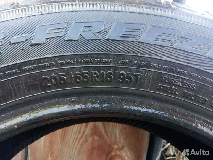 Toyo Observe Ice-Freezer 205/65 R16 95