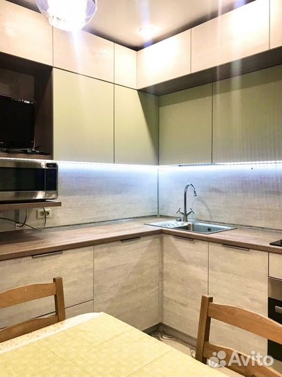 Угловая кухня в потолок.Кухонный гарнитур на заказ