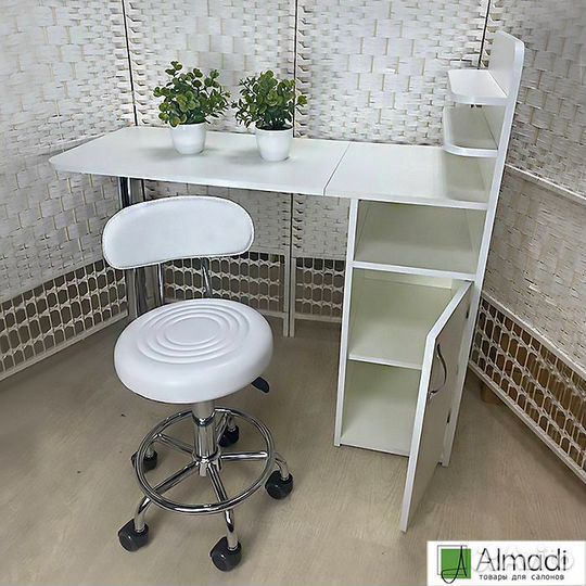 Маникюрный стол складной