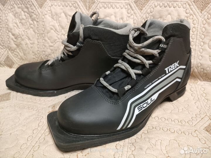 Лыжные ботинки