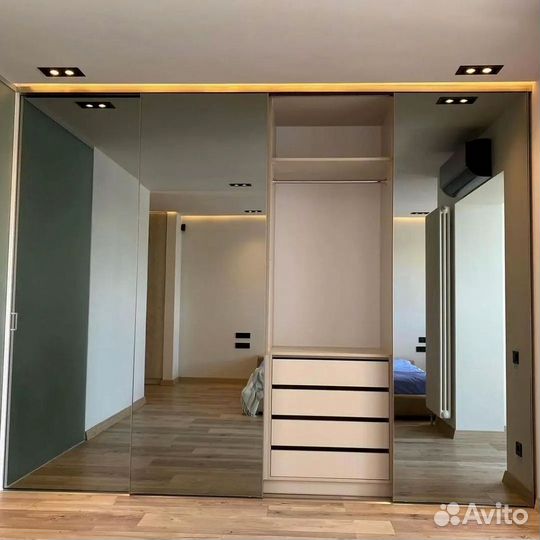 Шкаф с зеркалом