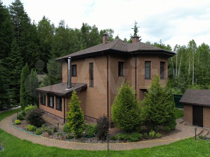 Коттедж 166,2 м² на участке 12,5 сот.