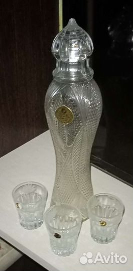 Графин с рюмками