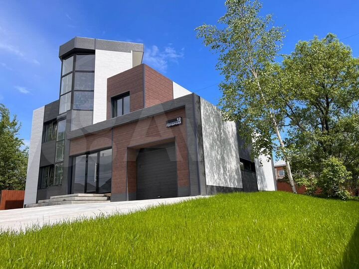 Коттедж 210 м² на участке 10 сот.