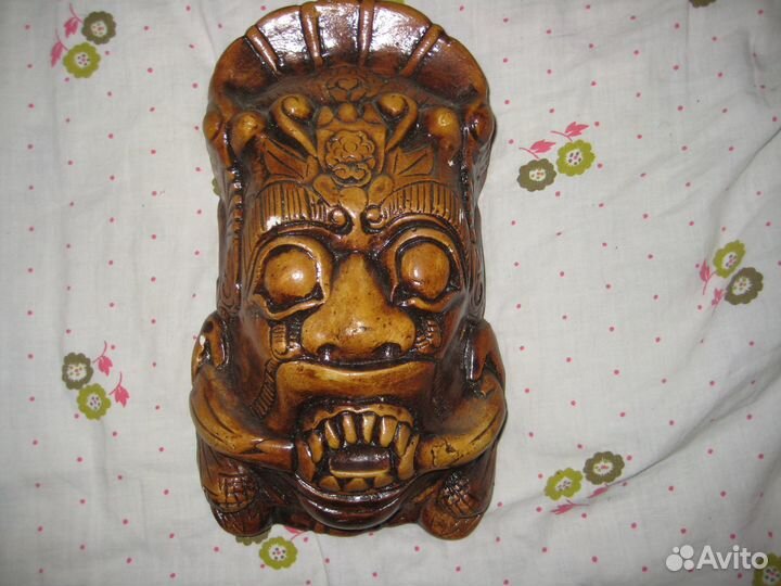 Маски на стену