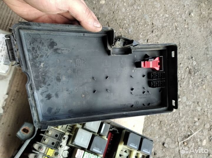 Блок предохранителей Форд Фокус 2