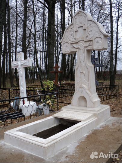 Памятники из Карельского гранита во Владимире