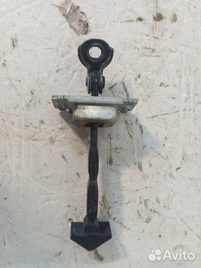 Ограничитель двери задний правый Mazda 3 Z6 2008