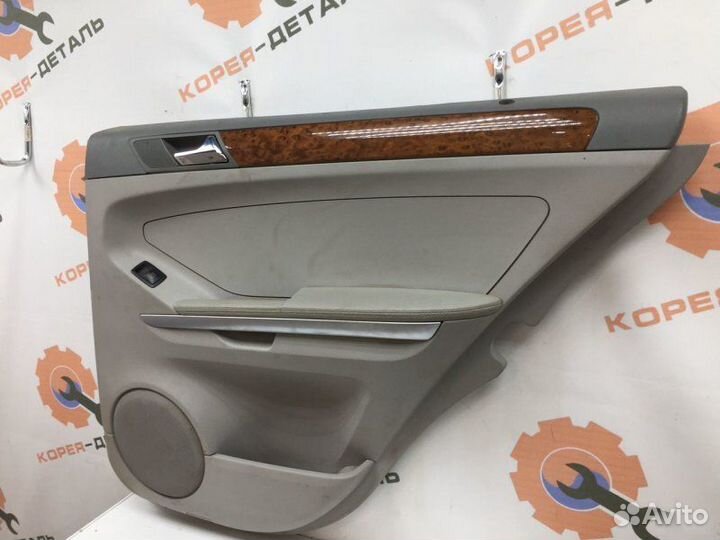 Обшивка двери задняя правая Mercedes-Benz Ml W164