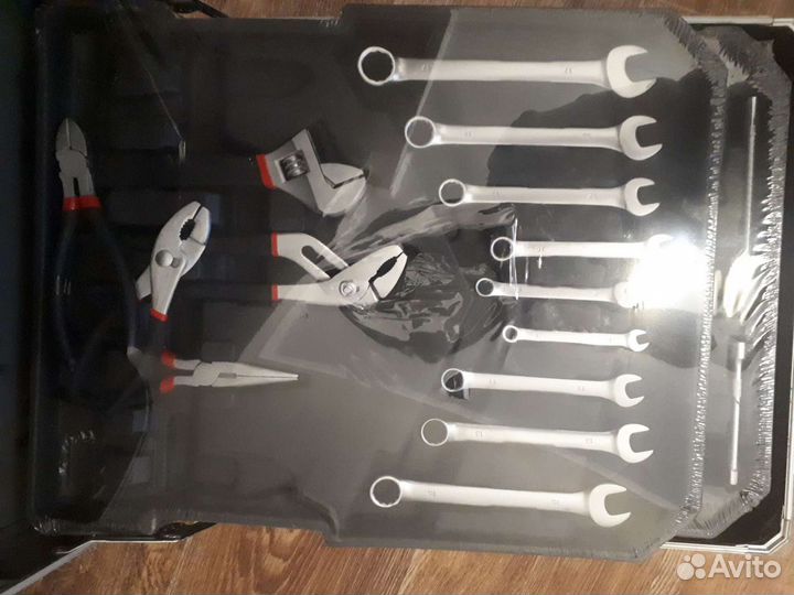 Набор инструментов в чемодане