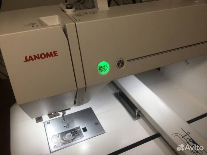 Вышивальная машинка Janome Memory Craft 550e