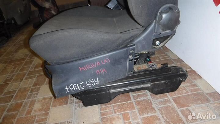 Сиденье переднее левое Opel Meriva A 2003-2012