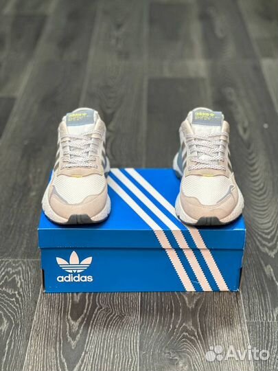 Кроссовки женские Adidas Nite Jogger