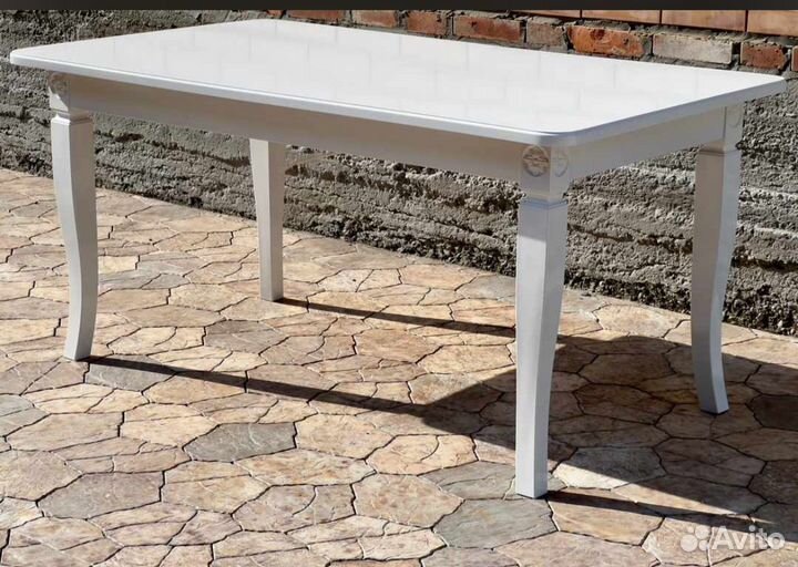 Стол и стулья