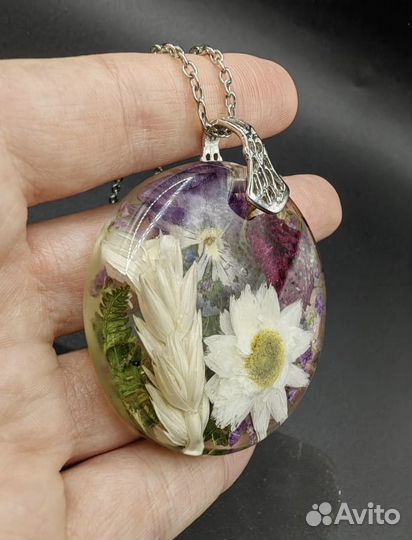 Кулон из эпоксидной смолы