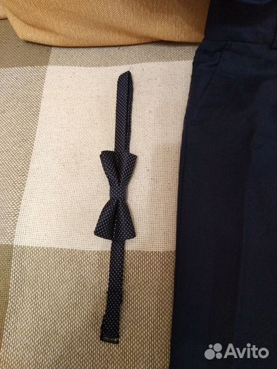 Костюм брючный (р.110) + бабочка в подарок