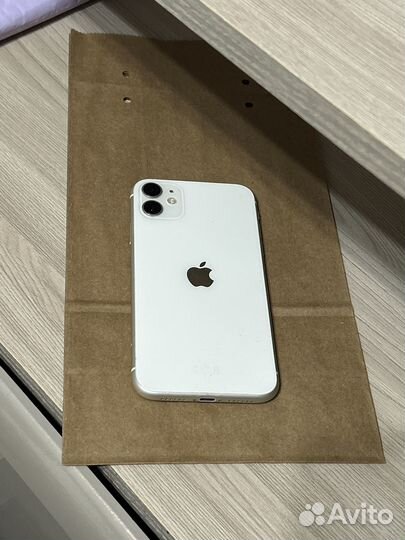 iPhone 11, 64 ГБ