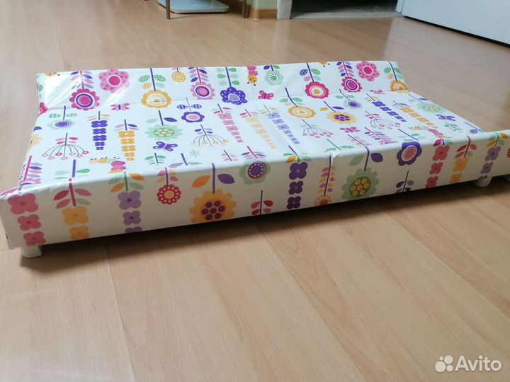 Пеленальная доска на кроватку