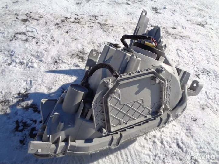 Фара правая Toyota Premio NZT240 1NZ-FE 2004