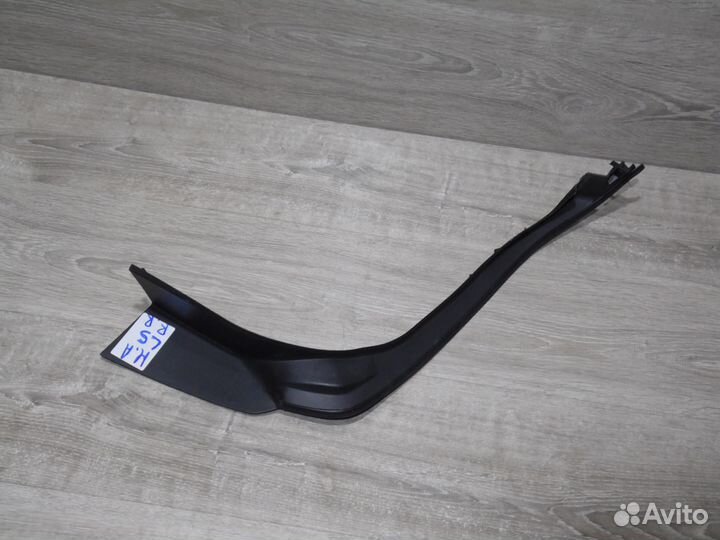 Накладка под стоп сигнал Лексус лс