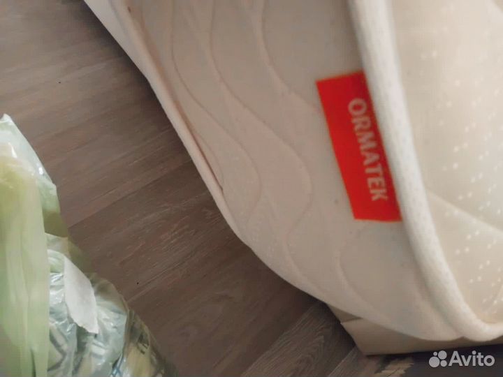 Двуспальная кровать с матрасом