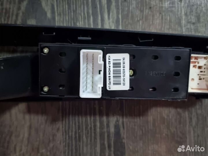 Блок управления стеклоподъемниками Kia Ceed ED