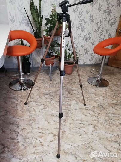 Штатив для фото и видео Unomat sva 28
