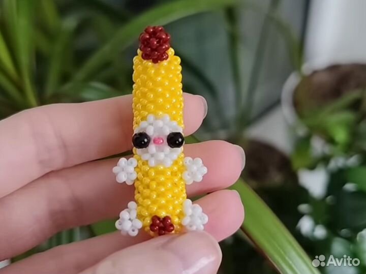 Кот в костюме банана