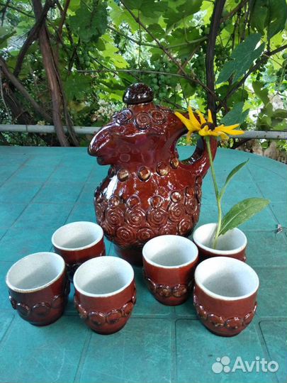 Кувшин со стаканами