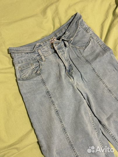 Джинсы широкие