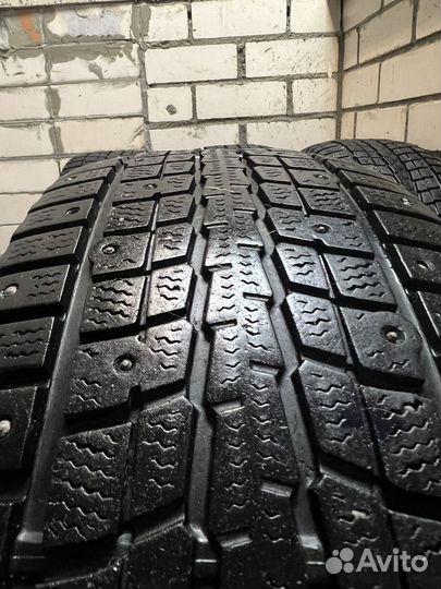 Dunlop SP Winter Ice 07 215/65 R16