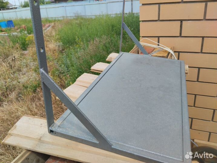 Полка навесная металлическая