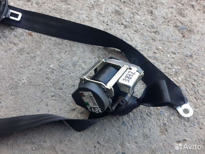 VW Golf 5 - ремень безопасности передний правый