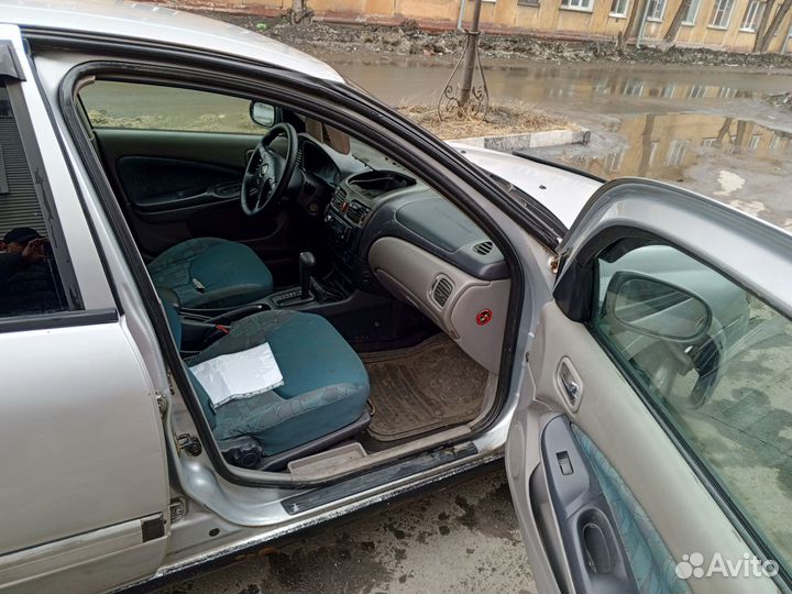 Nissan Almera 1.8 AT, 2000, битый, 300 000 км