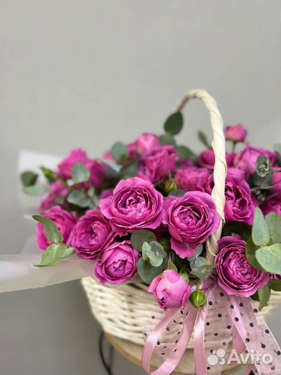 Цветы в корзине