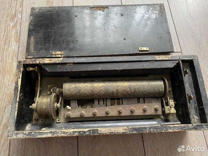 Старинная музыкальная шкатулка