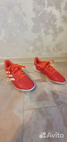 Футбольные бутсы adidas