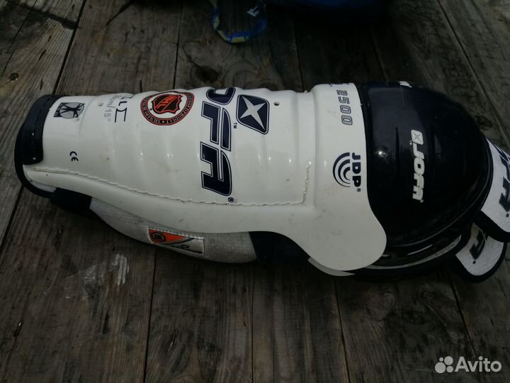 Щитки хоккейные