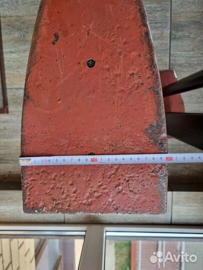 Стойки для полочной акустики