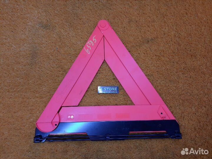 Знак аварийной остановки Mercedes-Benz E-Class