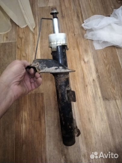 Передние стойки амортизаторы