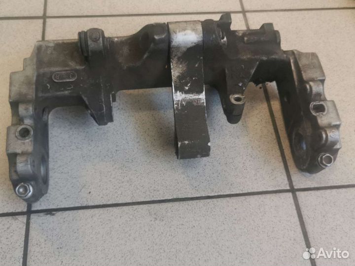 Нижняя перемычка рамы Honda cbr929rr