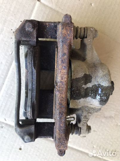 Суппорт передний правый Хонда CR-V3(770)