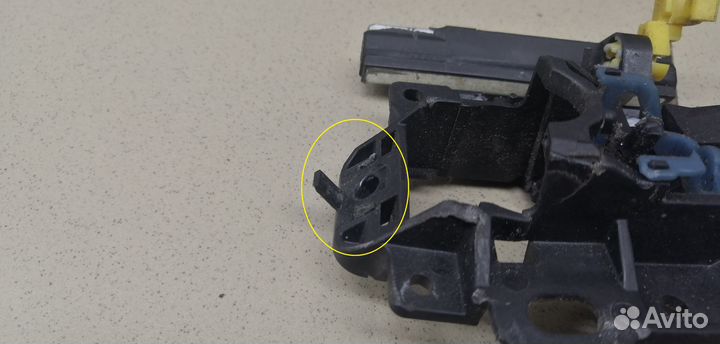 Кронштейн ручки RAV 4 2013