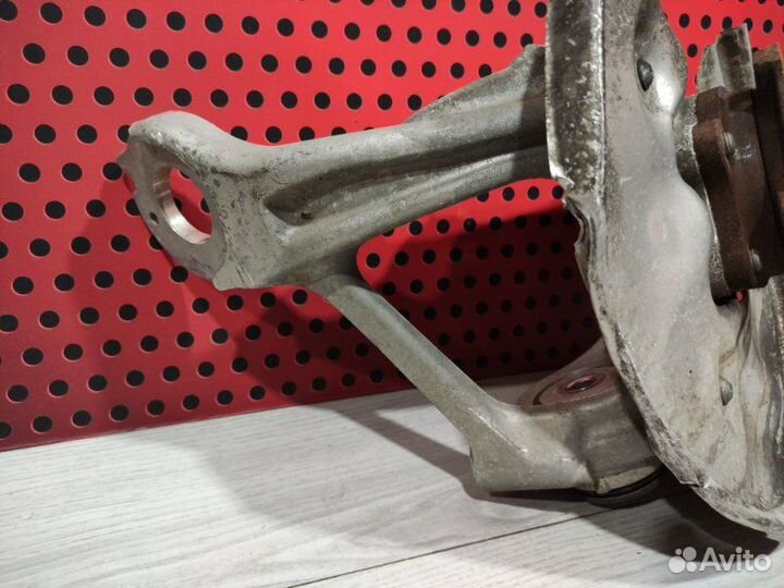 Кулак задний левый Porsche Macan 95B 2021