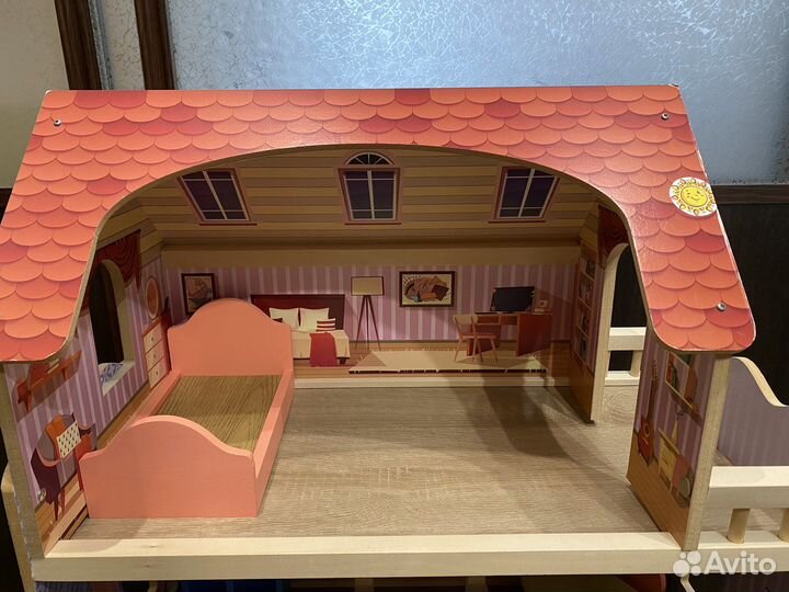 Кукольный домик с мебелью
