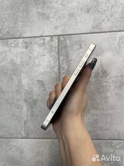 iPhone 12, 64 ГБ