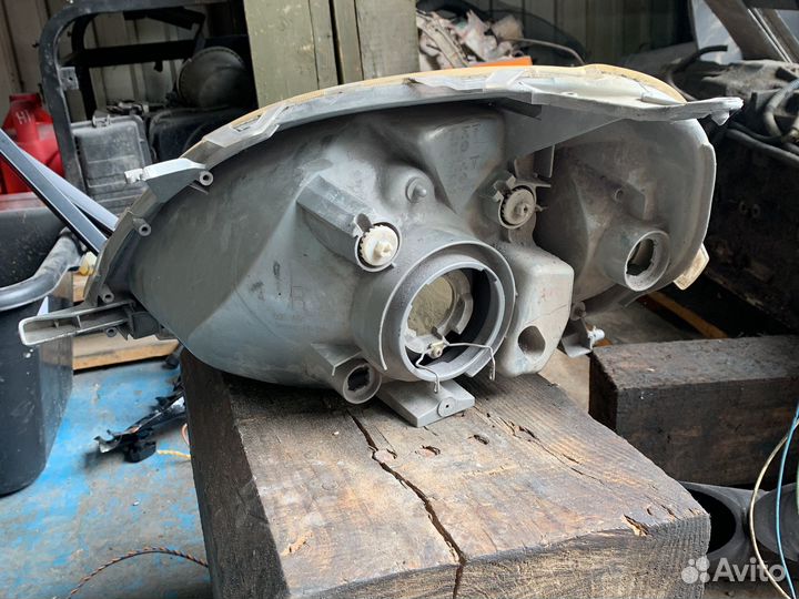 Фара правая Toyota yaris