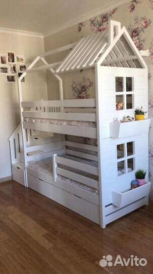 Детская кровать с бортиком